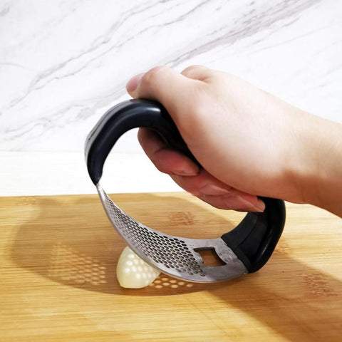Stainless Steel Garlic Press Manual Chopper Grinding Multi-function Bottle Opener Garlic Press Vegetable Tools Kitchen Gadgets